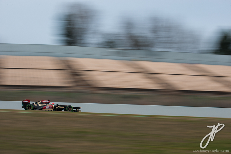 Illustration for article titled The Tense Beauty Of Formula One Practice In Barcelona
